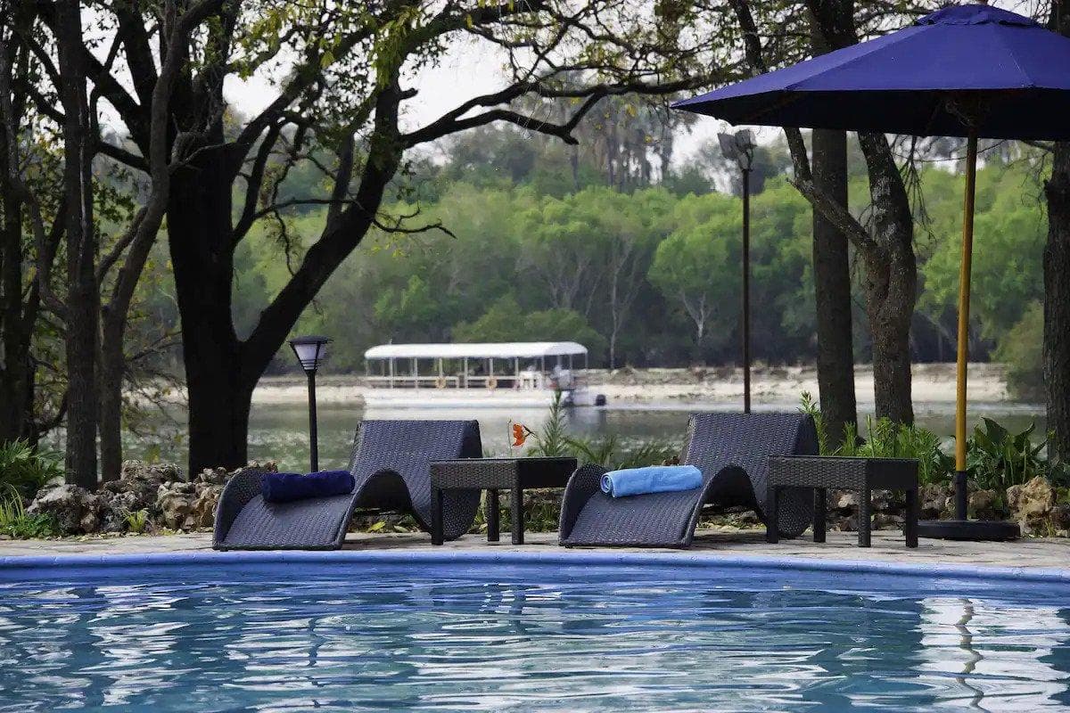 Azambezi River Lodge