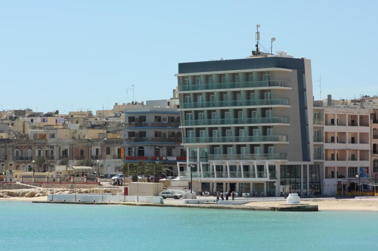 Water's Edge Hotel
