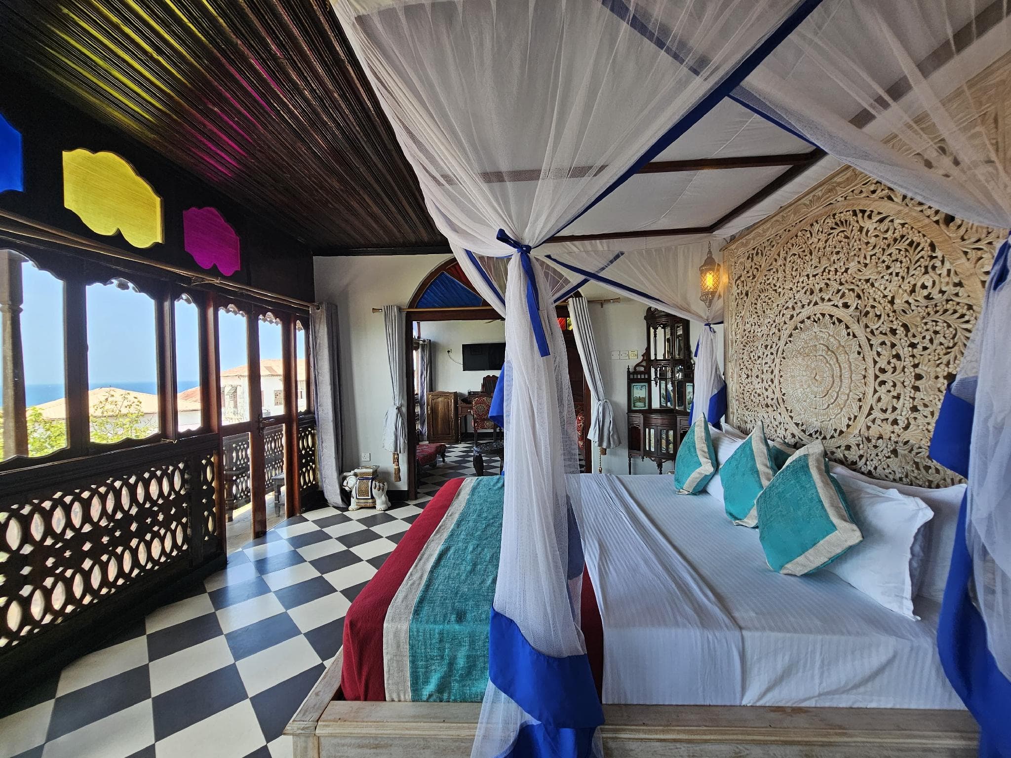 Dhow Palace Hotel