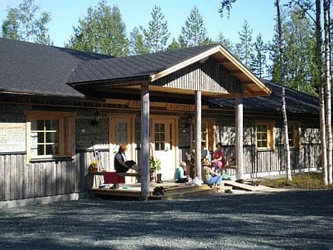 Isokenkaisten Klubi - Wilderness Lodge