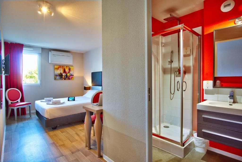 Adonis Bayonne Hotel