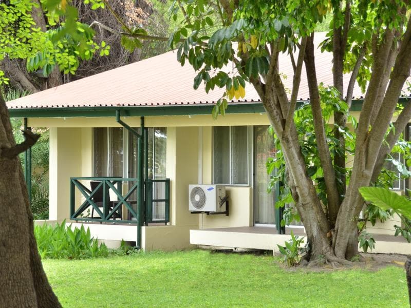 Cresta Riley's Hotel