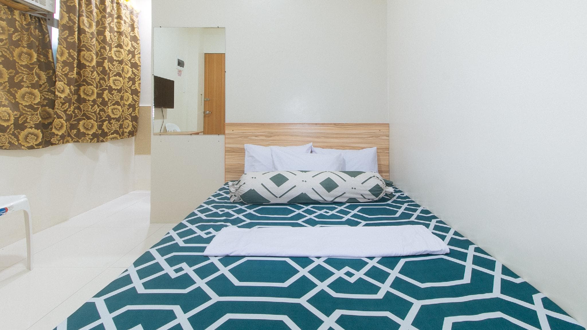 CM Apartelle Iloilo International Airport by RedDoorz