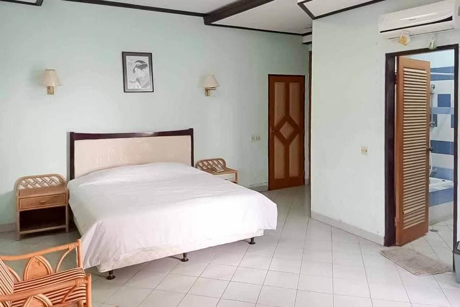 RedDoorz Plus near Tugu Mercusuar Anyer