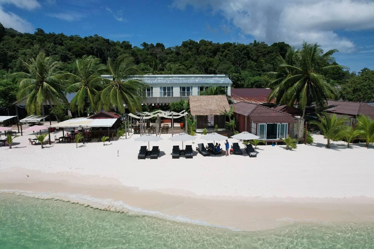 WHITE SAND ARK RESORT