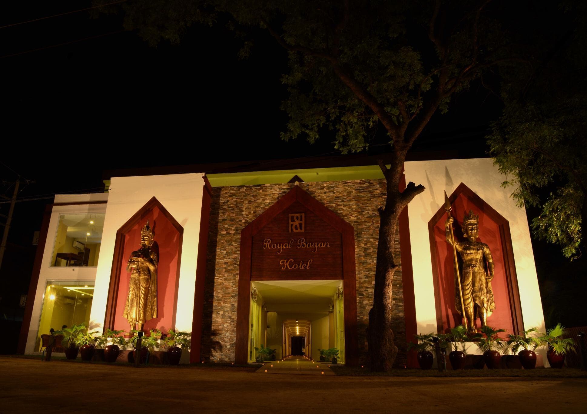 Royal Bagan Hotel