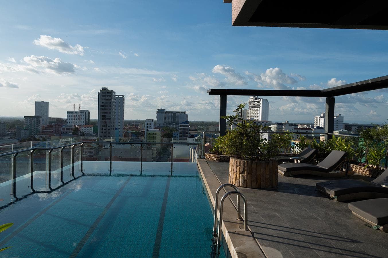 Hak Huot Hotel 1