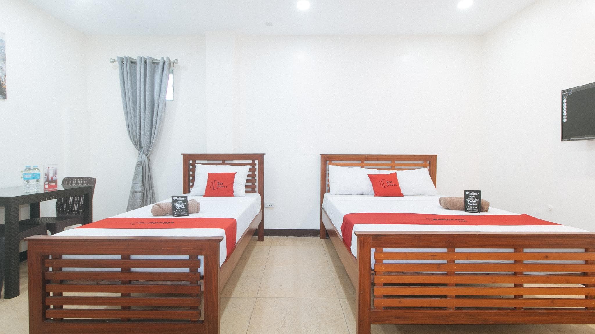 RedDoorz @ RJs Bldg near Lyceum Gen Trias Cavite