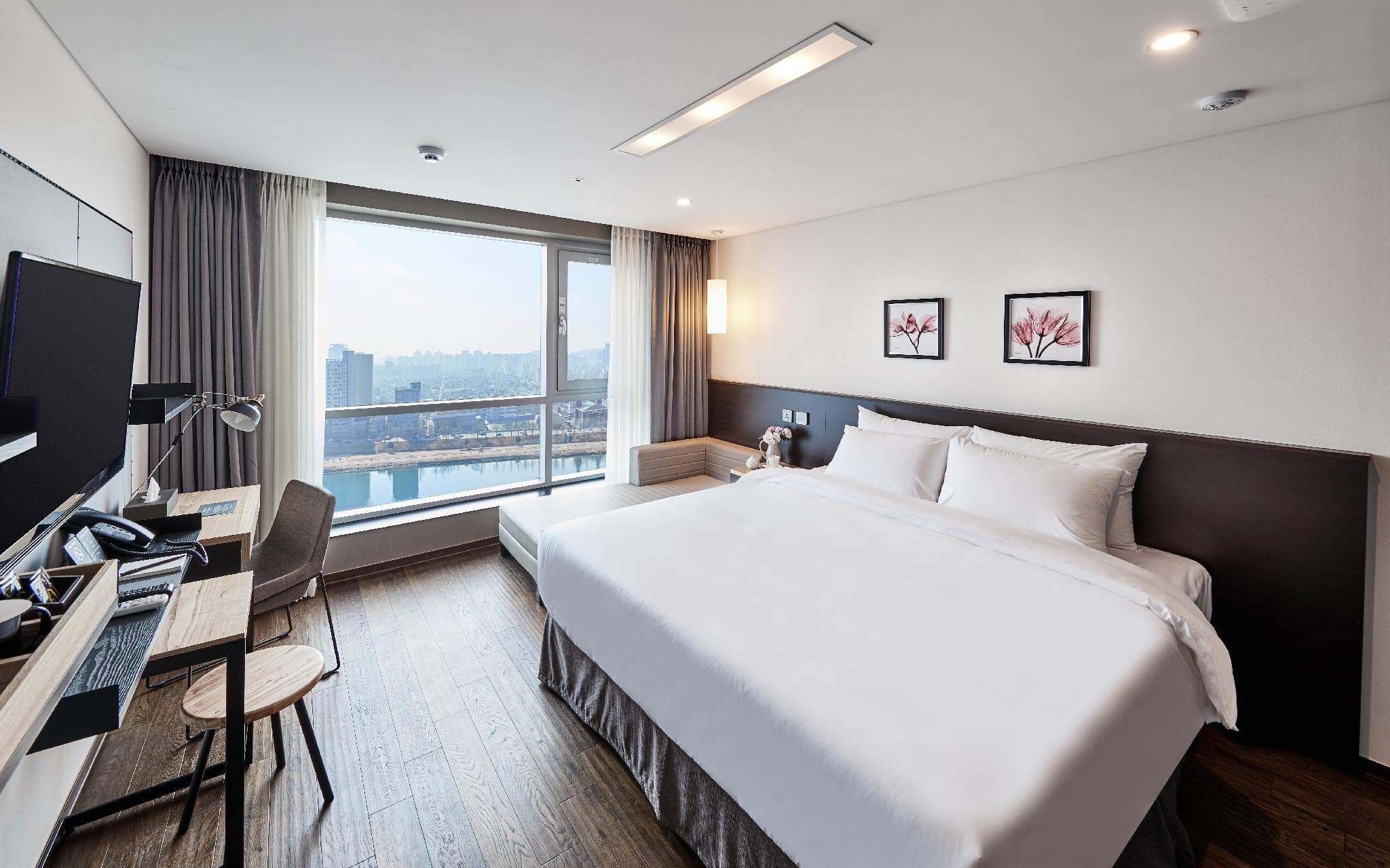 hotel riverside