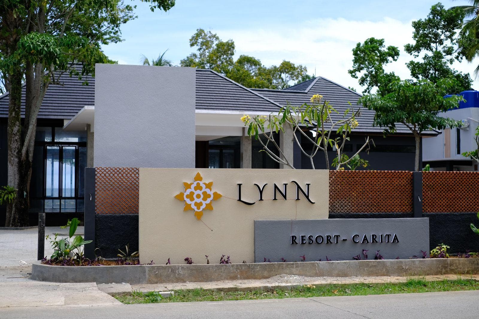 LYNN RESORT CARITA